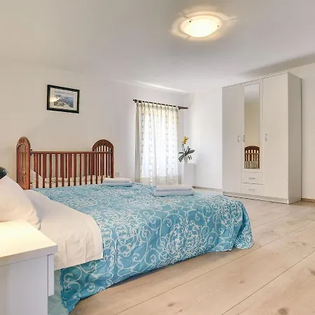 Scenic In With Spacious Garden Valtura
