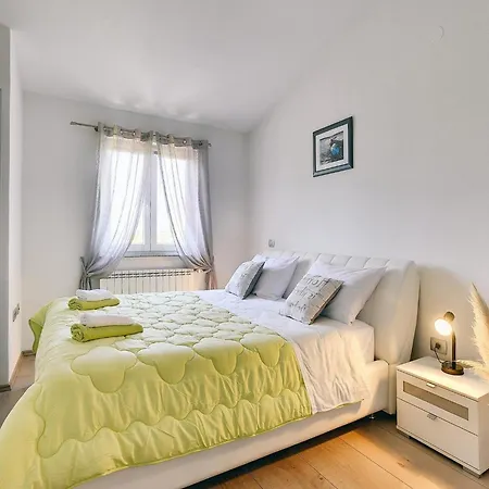 Scenic In With Spacious Garden * Valtura