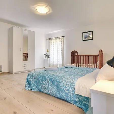 Scenic In With Spacious Garden Valtura